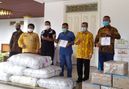 Perduli Covid-19 Riau, PT. Musim Mas Sumbang 30.000 Masker ke Pemerintah Provinsi Riau